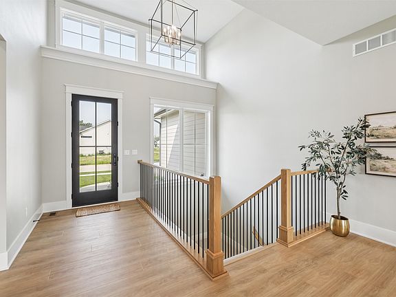 2nd image of 805 Canterbury Cir