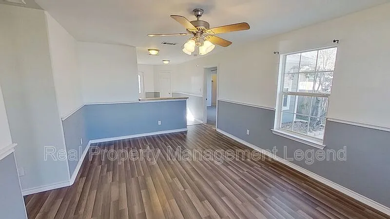3 bed, 2.0 bath, 1148 sqft, $1,645 — Photo 3