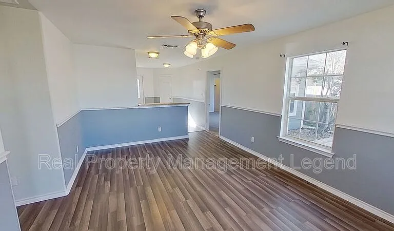 1614 S Montgomery St — Photo 3