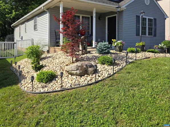 1208 S Delphine Ave, Waynesboro, VA 22980