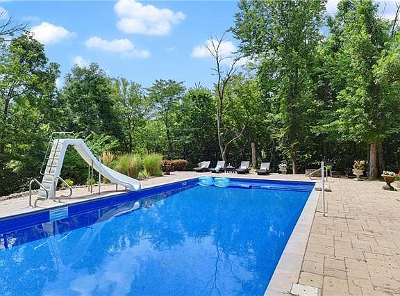 5th image of 1425 NE Kenwood Cir