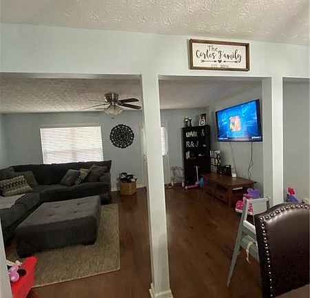 4th image of 2734 Valley Green Dr