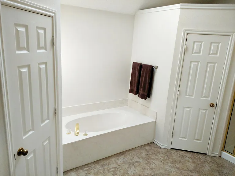 2219 Dallas Dr — Photo 10