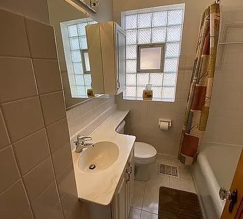 4th image of 4236 Amelia Ave