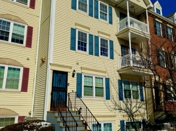 3 Seton Hall Dr, Newark City, NJ 07103