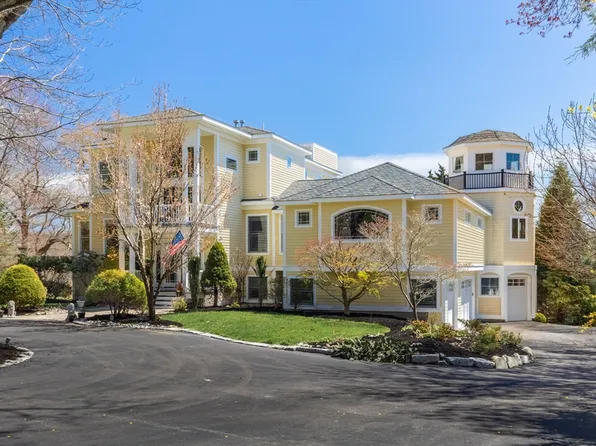 11 Chester Ave, Berkley, MA 02779