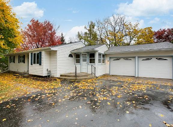 2nd image of 405 Meadow Ct