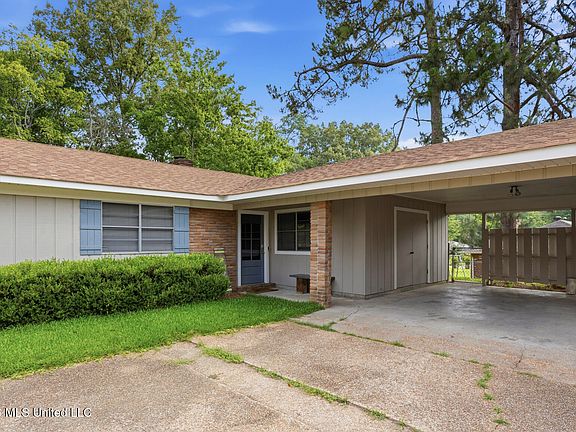 3rd image of 1012 Briarwood Dr