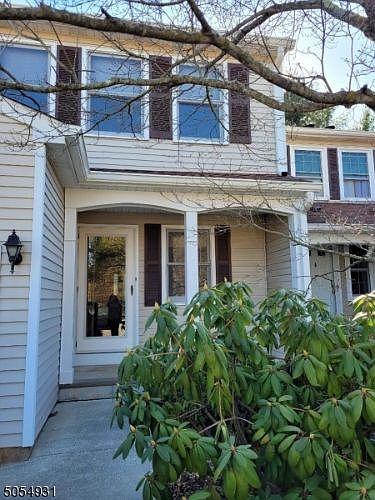 1st image of 133 Carriage Ln