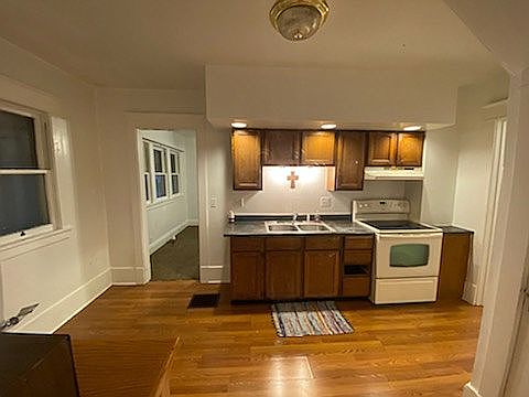 1st image of 926 S 28th St