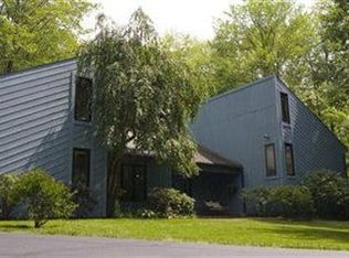 17165 Abbey Rd, Chagrin Falls, OH 44023