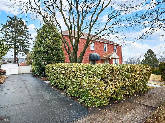 2nd image of 2980 Croyden Rd