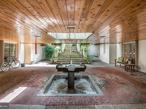 2nd image of 812 Lombard St APT 11