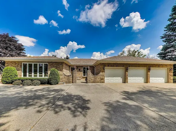 21070 W Columbia Ct, Lake Zurich, IL 60047