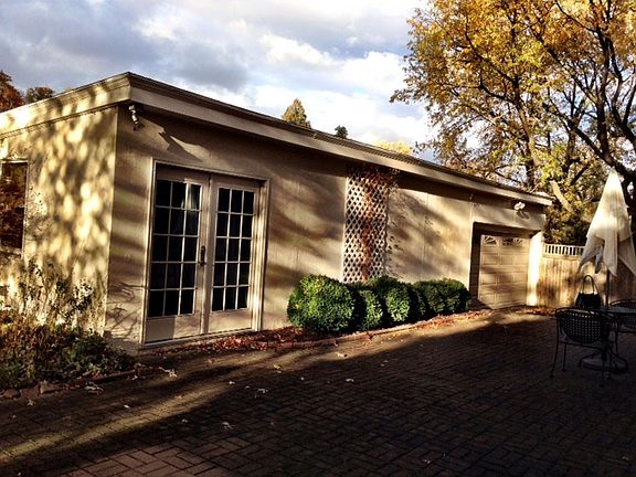extra large garage/bonus rm