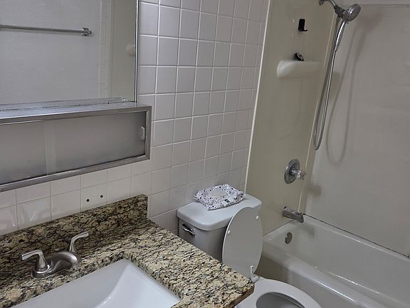 3rd image of 1461 Alamo St APT A