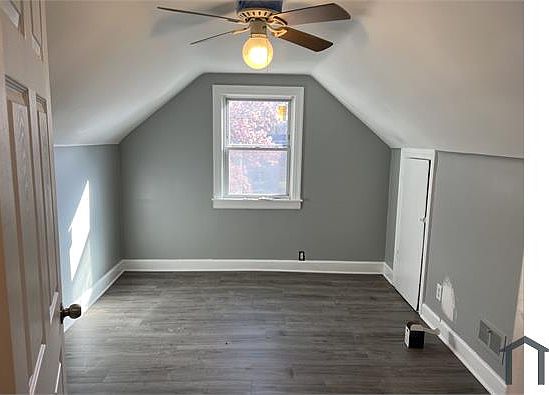 3rd image of 819 W Whitney Ave