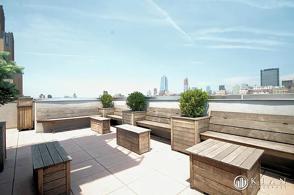 Rented by Kian Realty | media 8