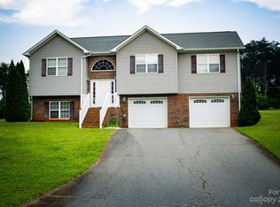 3293 47th Avenue Pl NE, Hickory, NC 28601