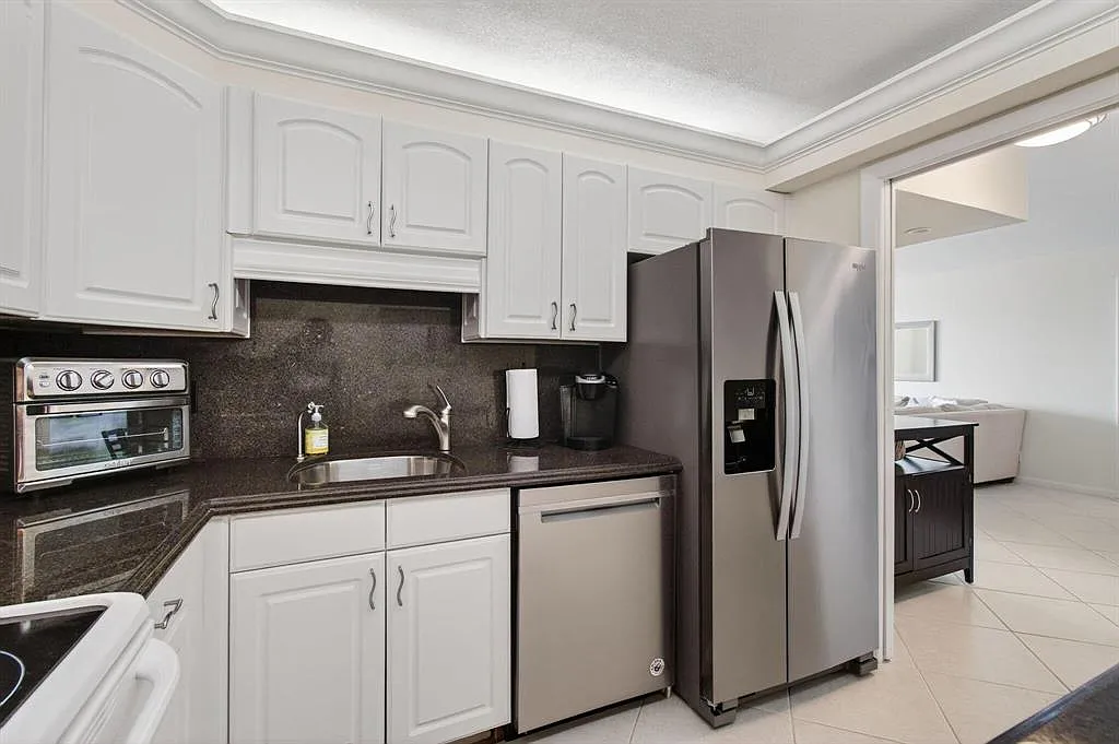 2 bed, 1100 sqft, $6,500 — Photo 1