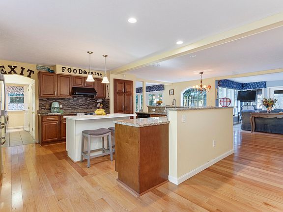 5th image of 426 Lake House Road
