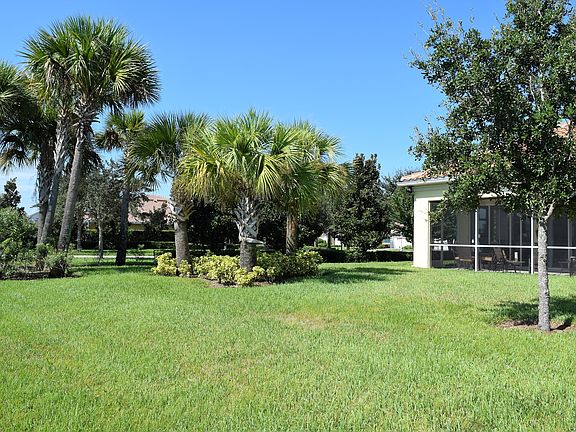 3rd image of 5104 Formosa Cir