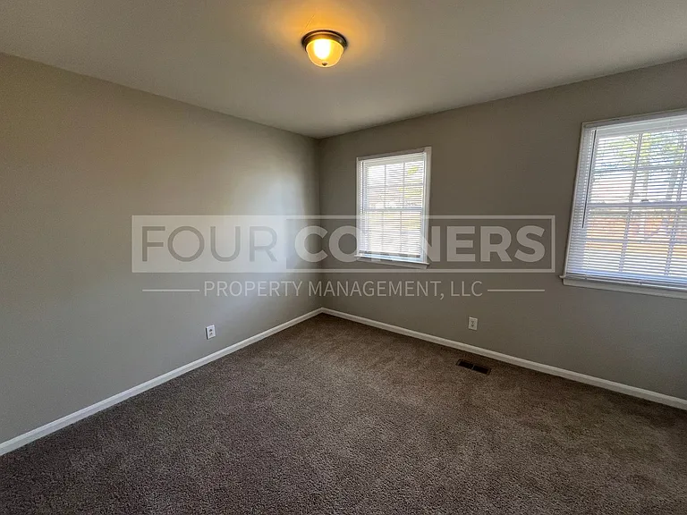 2401 Vanstory St #C — Photo 8