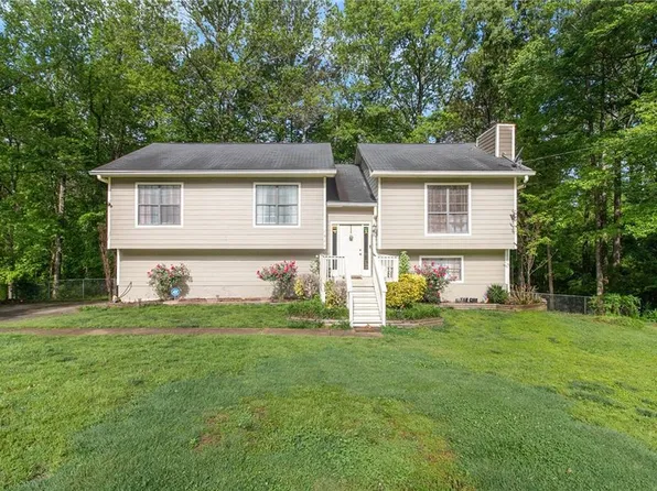 2925 Clearwater Dr, Douglasville, GA 30135