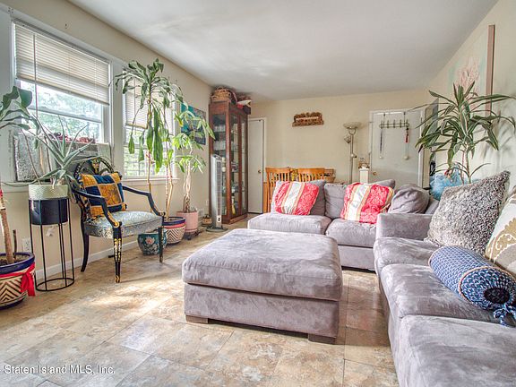 4th image of 3825 Hylan Blvd