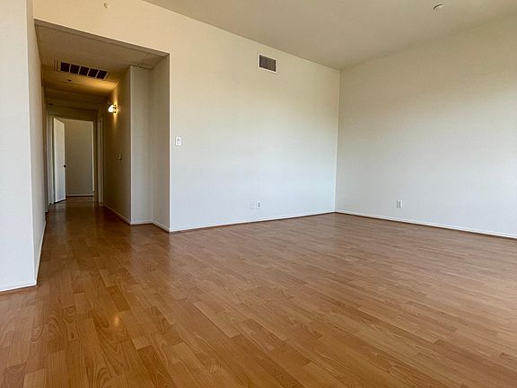 3rd image of 533 S Saint Andrews Pl Unit 413