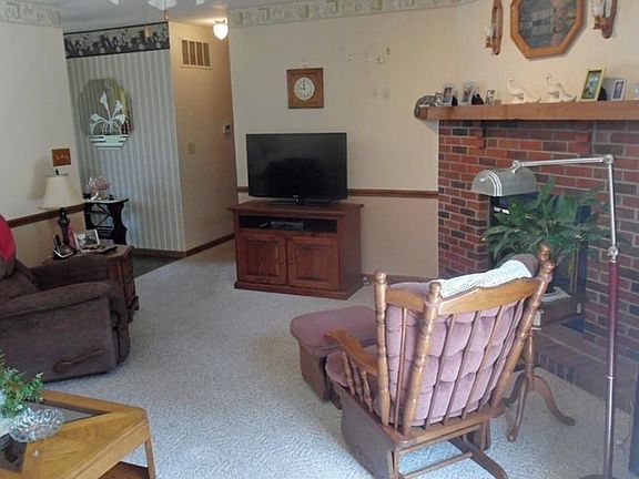 FAMILY ROOM WITH FIREPLACE