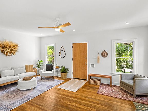 4th image of 2055 W GRAMERCY PL