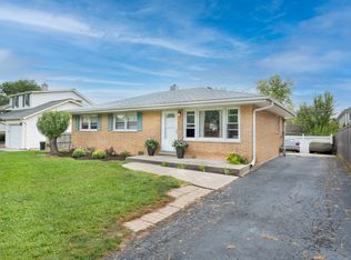 589 N Willow Rd, Elmhurst, IL 60126