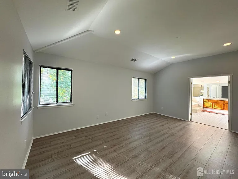 104 Sayre Dr — Photo 19