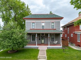 601 S 5th St, Grand Forks, ND 58201