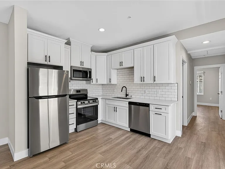 8414 Burnet Ave — Photo 2
