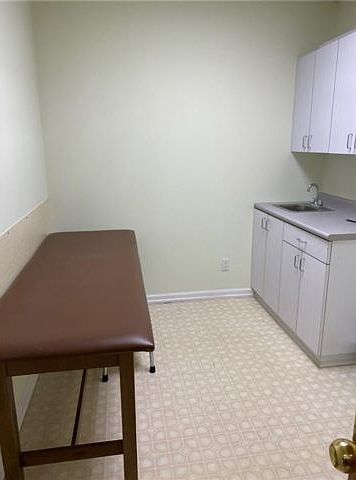 2nd image of 200 Kings Hwy