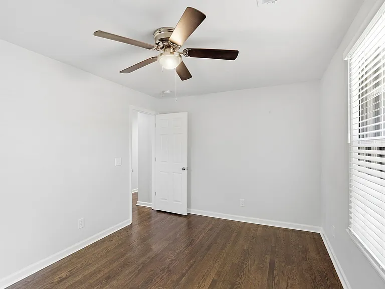 340 Lynn Dr — Photo 18