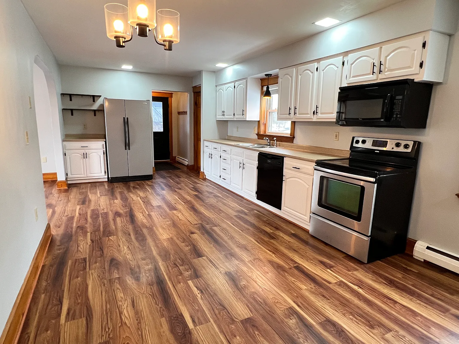 3 bed, 1.5 bath, 1200 sqft, $2,300 — Photo 4