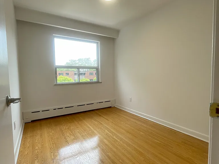 3950 Lawrence Ave E — Photo 5