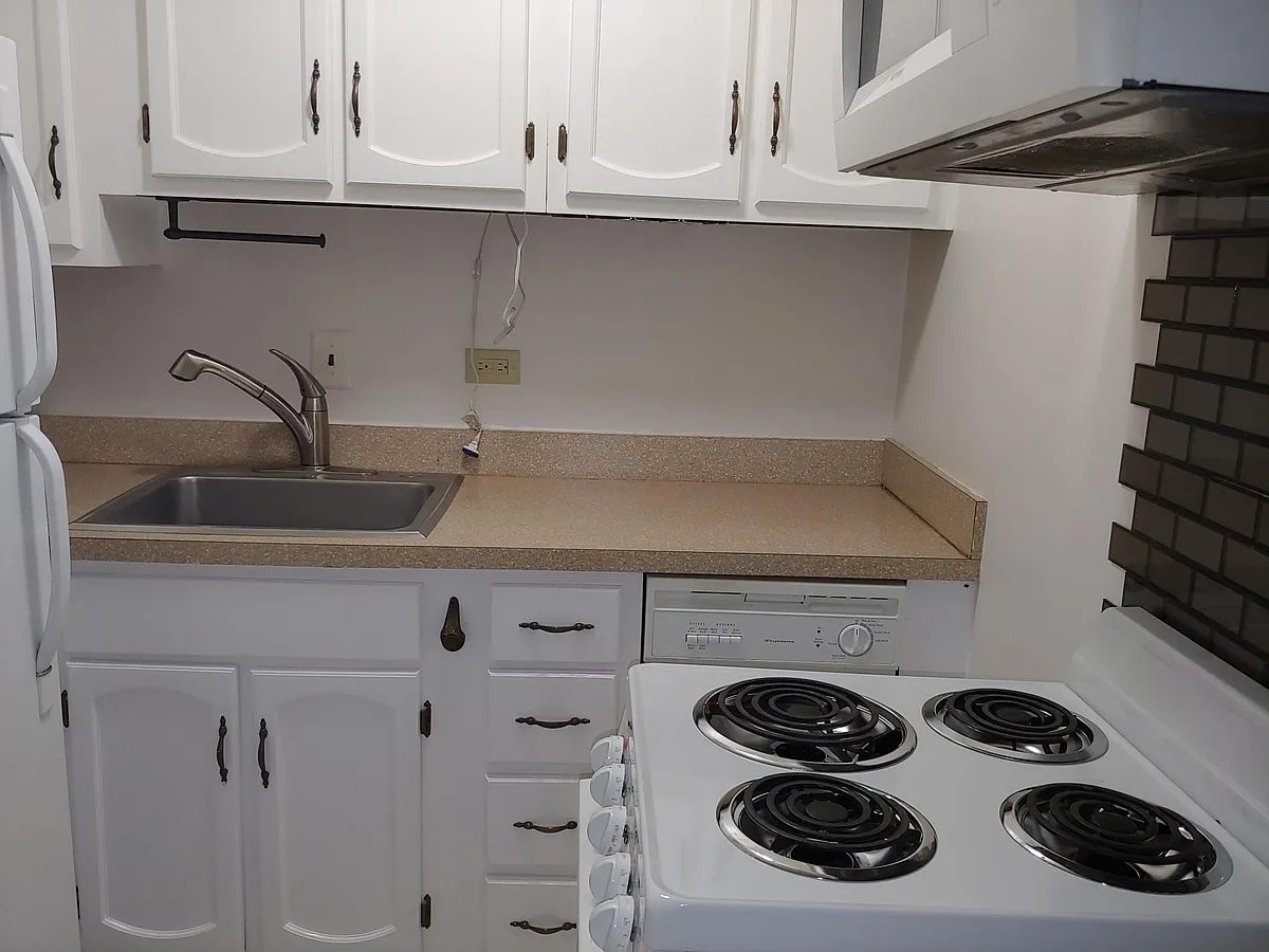 Kitchen - 2003 Cypress St #3