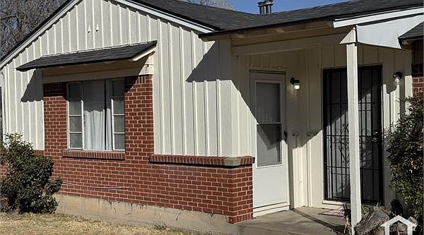 1st image of 2704 Duncan Dr #A