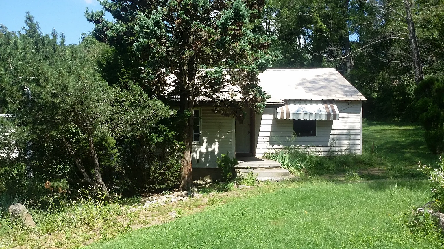 333 Apple Ave photo 1