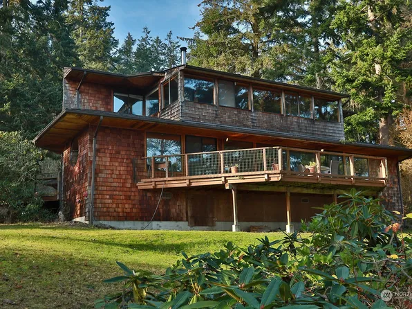 1007 Trails End Lane, Greenbank, WA 98253