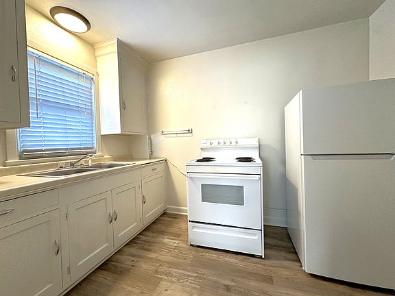 5th image of 117 Birch St S #5