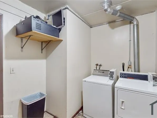 8111 Waterbury Ct, Woodridge, IL