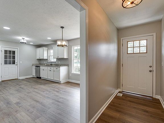 4th image of 34 Boxer Ln