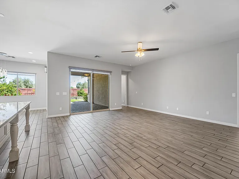 884 E Ladbroke Way — Photo 3