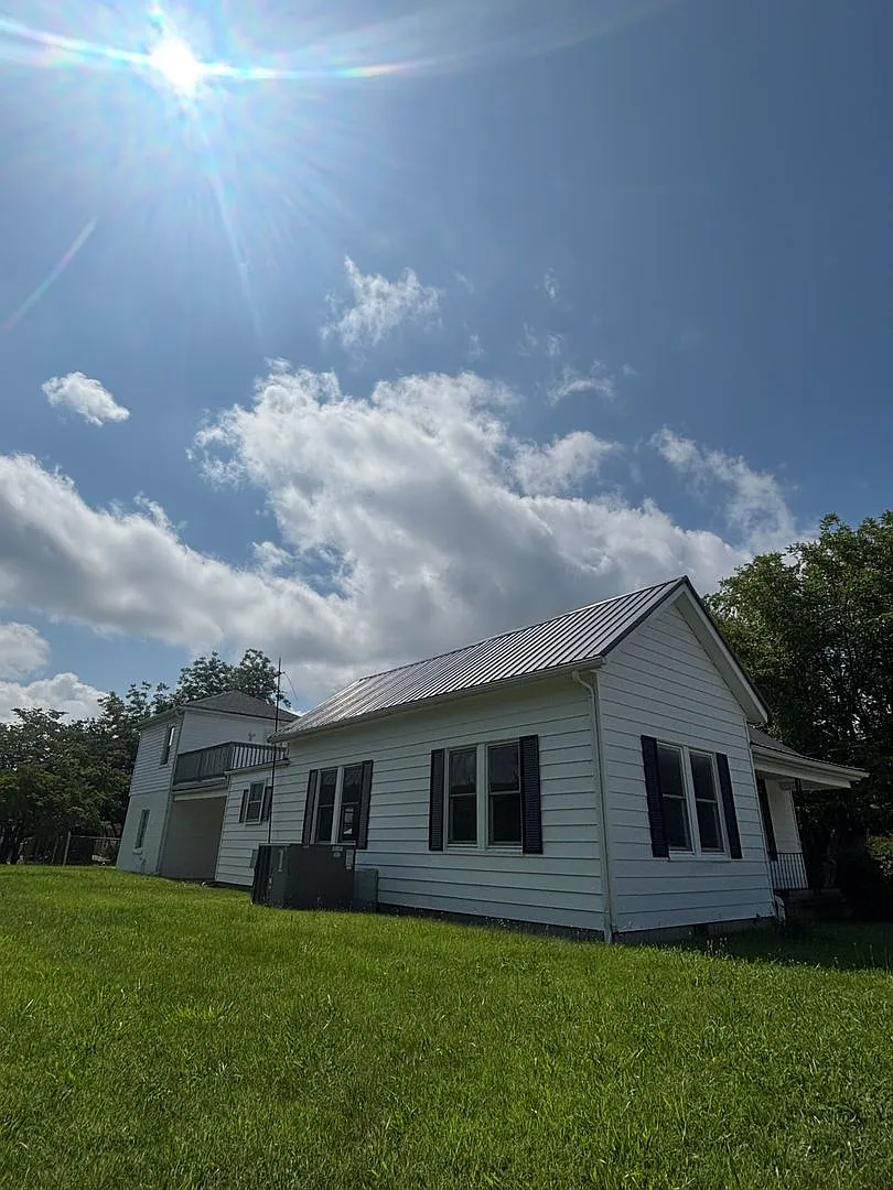 Your perfect 4-bed / 2-beth home in Elizabethton awaits! $2400 — Photo 4
