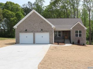1338 Locust Dr NE, Arab, AL 35016